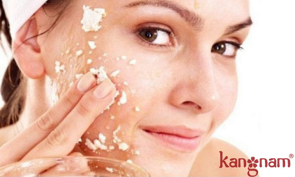 Tẩy tế bào chết là bước quan trọng trong việc chăm sóc da mặt vào mùa hè