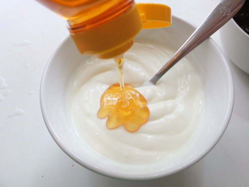 mặt nạ sữa chua mật ong trị mụn