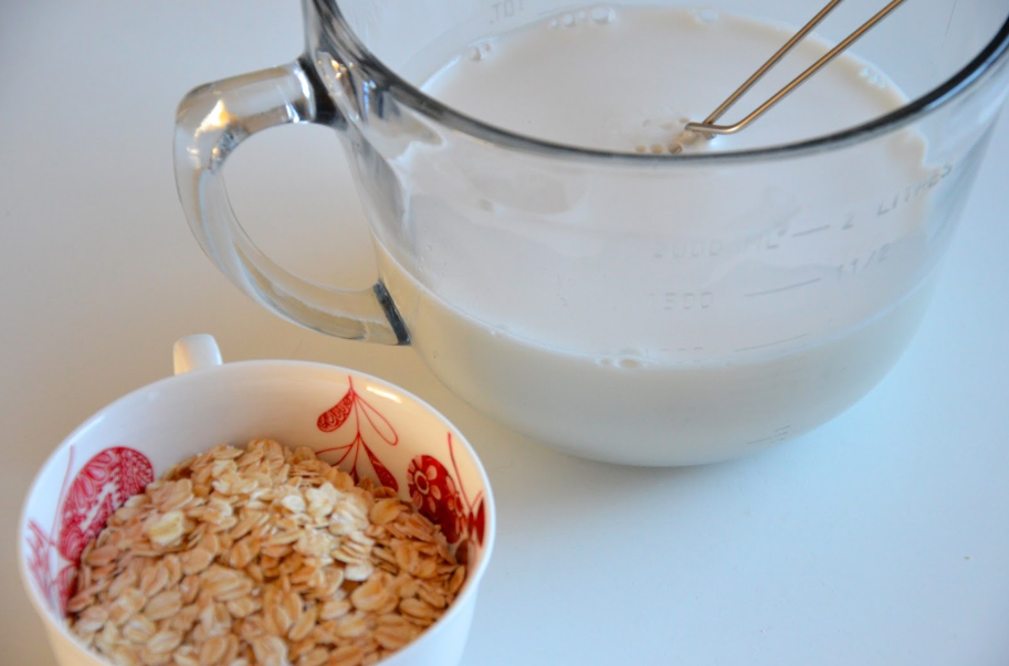 Bột Yến Mạch Và Sữa Chua Không Đường – Trị Mụn An Toàn Tại Nhà