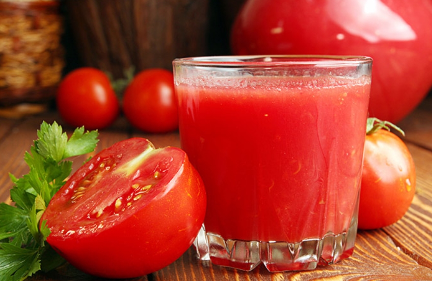 nước ép cà chua mát mẻ cho làn da